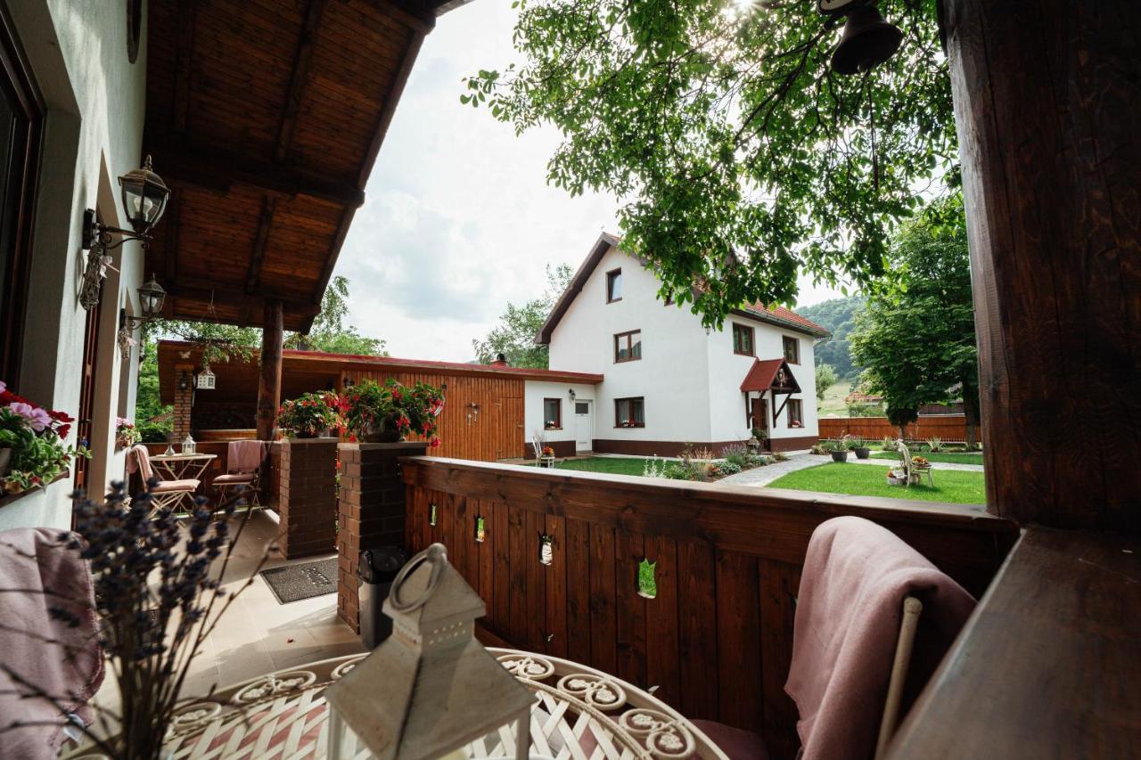 Ven Diofa Bed & Breakfast Sub Cetate Exterior photo